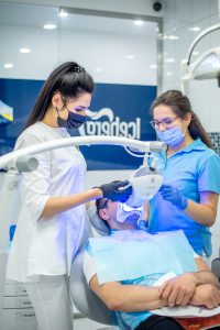 Отбеливание зубов в клинике айсберг