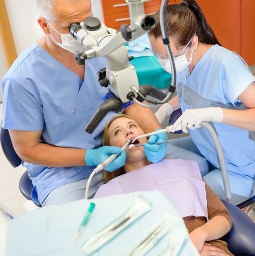Лечение зубов под микроскопом в клинике Айсберг